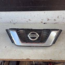 2017 Rogue SL Grille OEM Original With Camera 2020