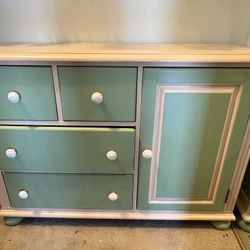 Dresser/ Changing Table 