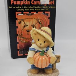 Cherished Teddies Halloween Pumpkin Carving Set Ed Figurine 1999 Enesco Fall 

Mint condition, has been stored in the box

Ed

466220

Pumpkin carving