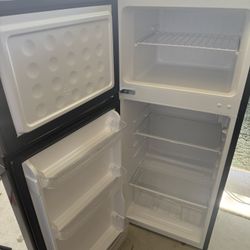 Mini Fridge 4ft