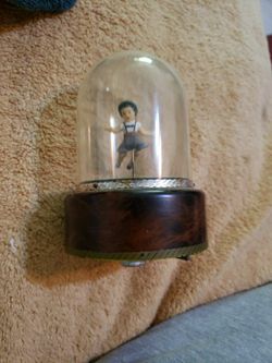 SHE  REALLY TWIRLS+ DANCES

VINTAGE REUGE DANCING GERMAN GIRL MUSIC BOX

UNDER GLASS DOME
