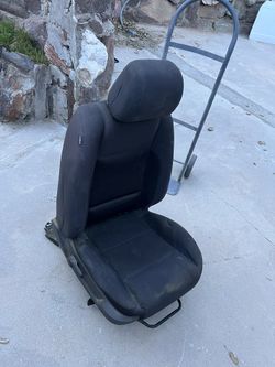 10-14 Mustang Black Cloth Seat. 4K Miles!