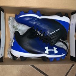 Size 1Y Under Armour Baseball Cleats