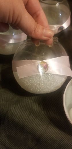 8 pink and white centerpieces