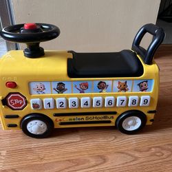 CoComelon School Bus Ride-on