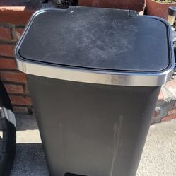 Trash Can 