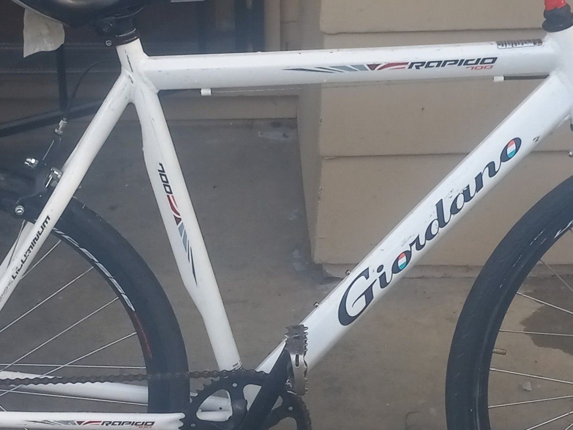 Giordano Rapido 700 lightweight Aluminum White Bikes for Sale in Sacramento CA OfferUp