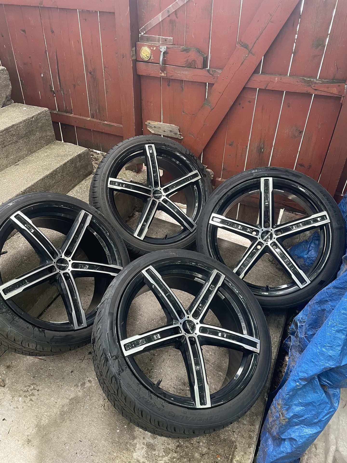 255/35/20 Rims 5 /12 Very Good Shape