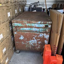 Very large Metal Storage Box/tool box on wheels 