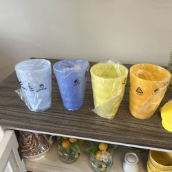 Unos vasos de Tupperware