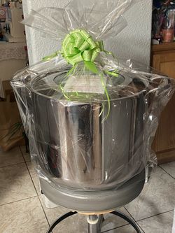 tengo esta olla tamalera  40  QTS  en venta  $450  para un rregalo Especial 
