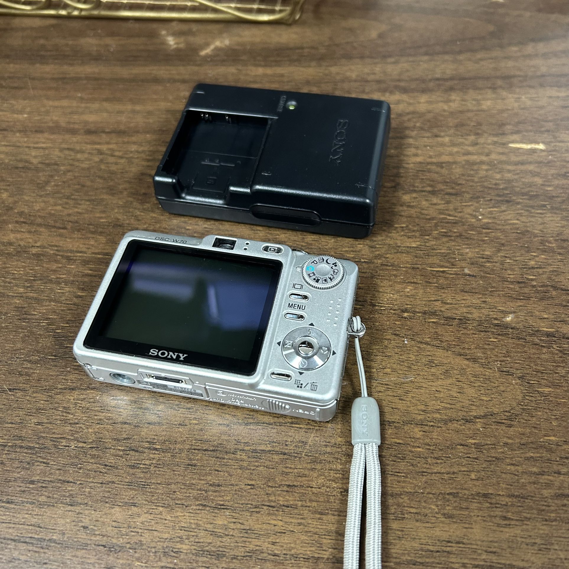 Sony Cyber-Shot DSC-W70 7.2MP Digital Camera - Silver
