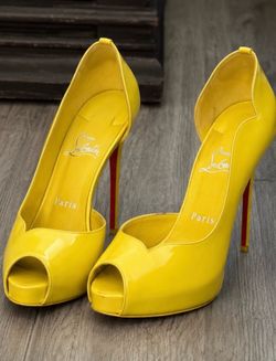 Christian Louboutin Yellow Patent Leather Peep Toe Platform Heels – Size 39