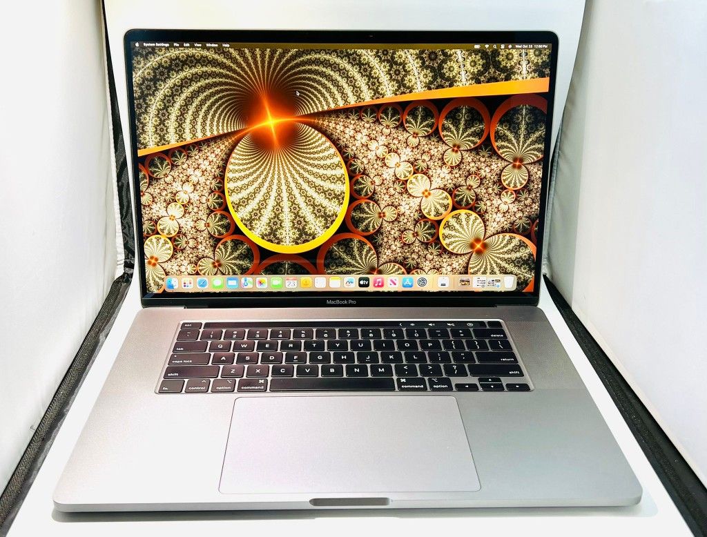 Apple MacBook Pro 16” 2019 2.6GHz 6-Core i7 16GB 500GB Radeon Pro 5300m 4GB VRAM