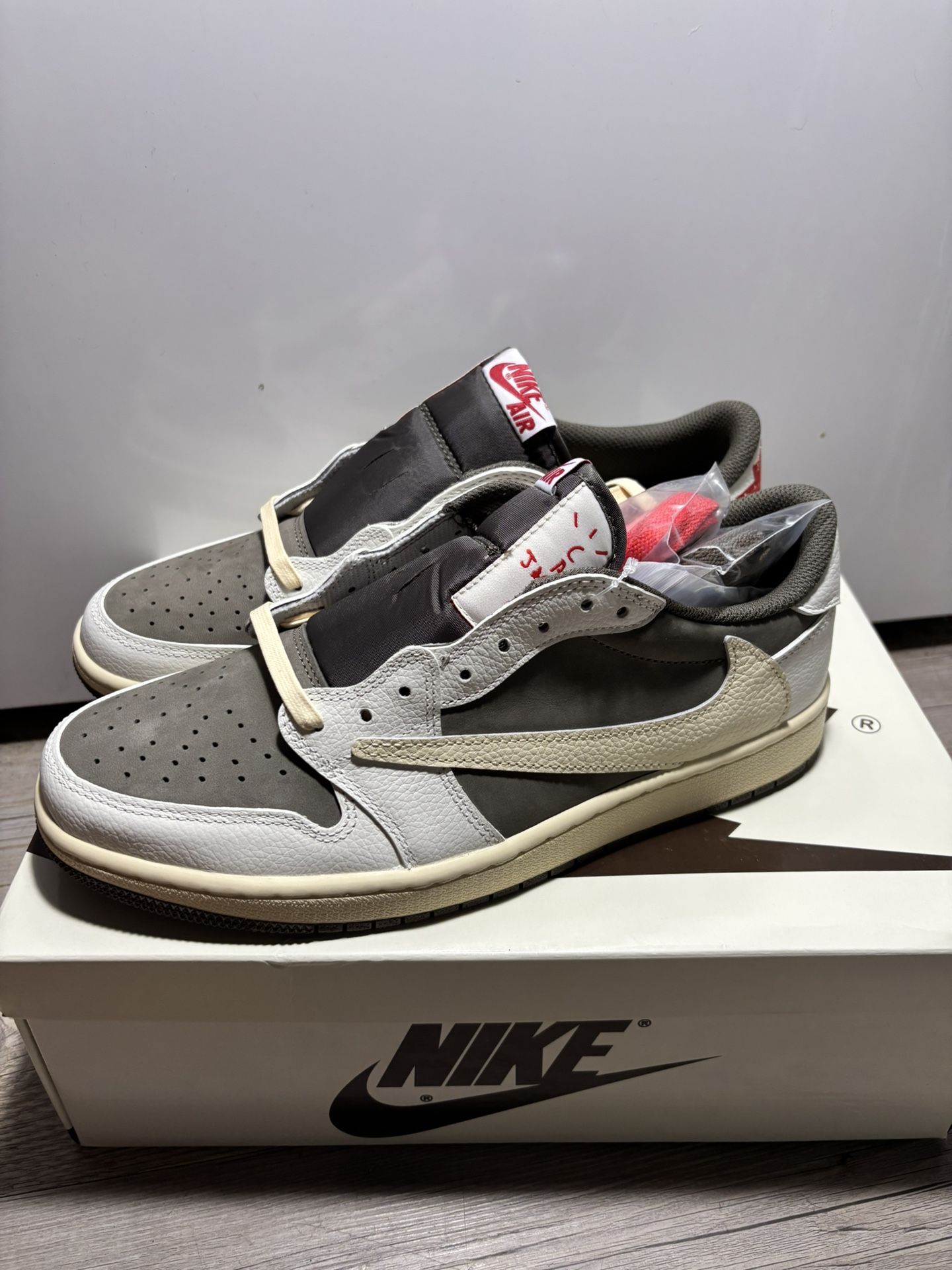 Travis Scott Reverse Mocha Size 9