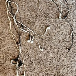 4 Plug In Head Phones Samsung 1 Philips