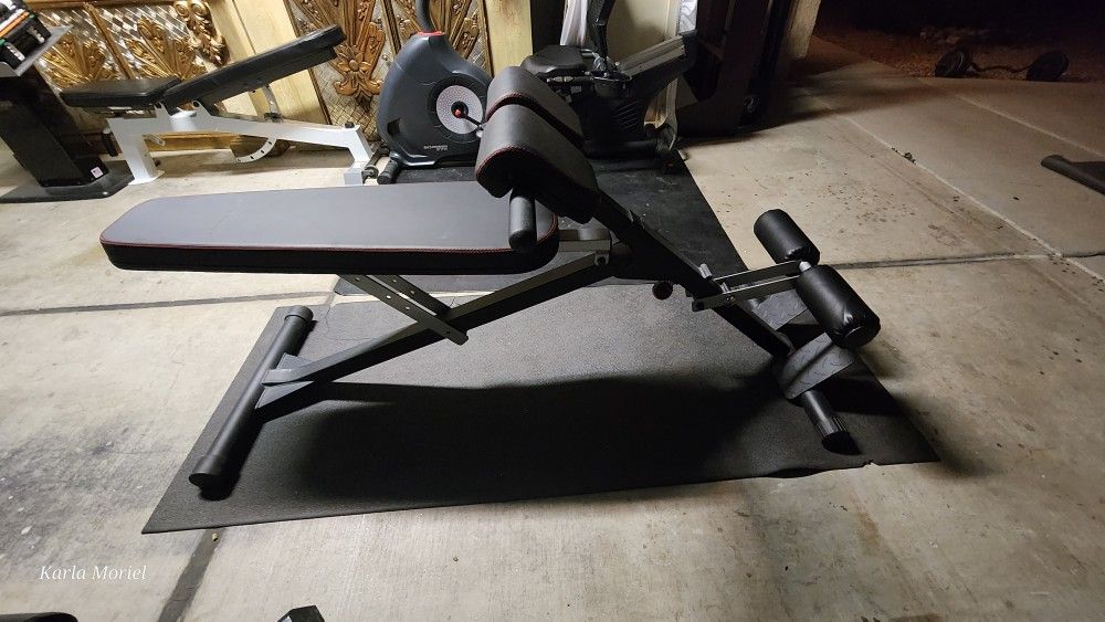 Hyperextension and abs weight bench 