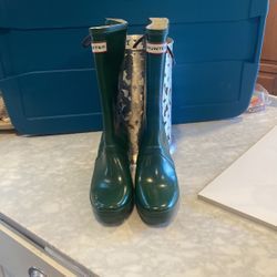 Womens Hunter Green Wedge Rain Boots  Size 8