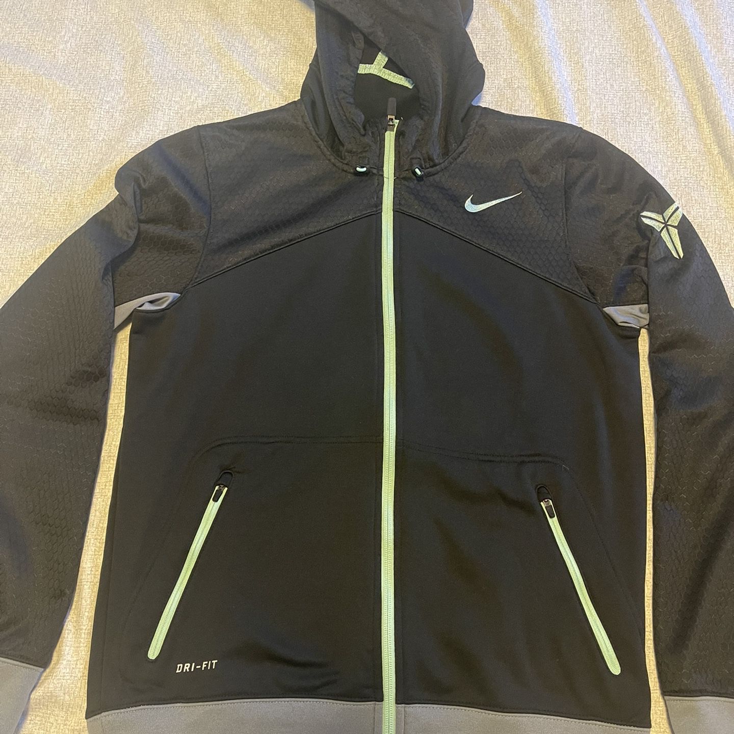 Nike Air Size Small Kobe Bryant Mamba Zip Up Men Hoodie Black 618276-010  for Sale in Palo Alto, CA - OfferUp