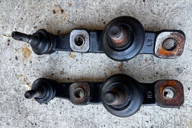 Front lower ball joints Lexus GS 300