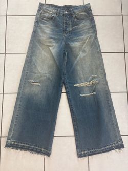 Mnml Baggy Jeans with distressing