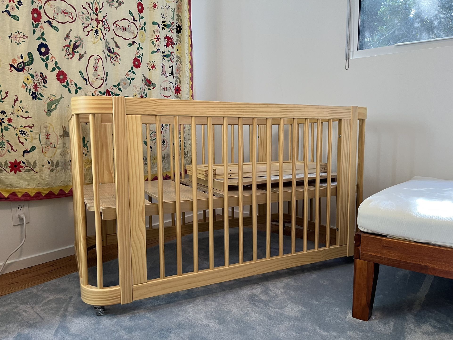 Unused/Like New Nestig Wave Crib / Toddler Bed Hybrid Natural Wood