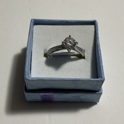 New Beautiful Size 8.5 Solitaire Fashion Ring
