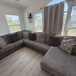 3 piece section w/ matching round swivel chair