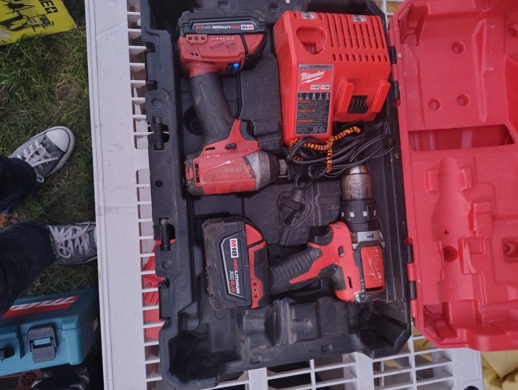Milwaukee Drill Set