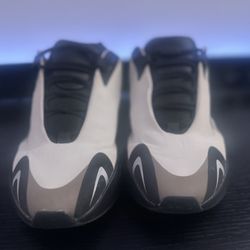 Yeezy 700 Honey Size 11 1/2