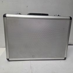 Silver Vintage  Case  Has Foam 