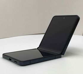 Samsung Galaxy Z Flip 7 256GB Like New Unlocked ā Shop & Save | FlexEmarket