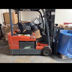 Electric Toyota Forklift With Charger 