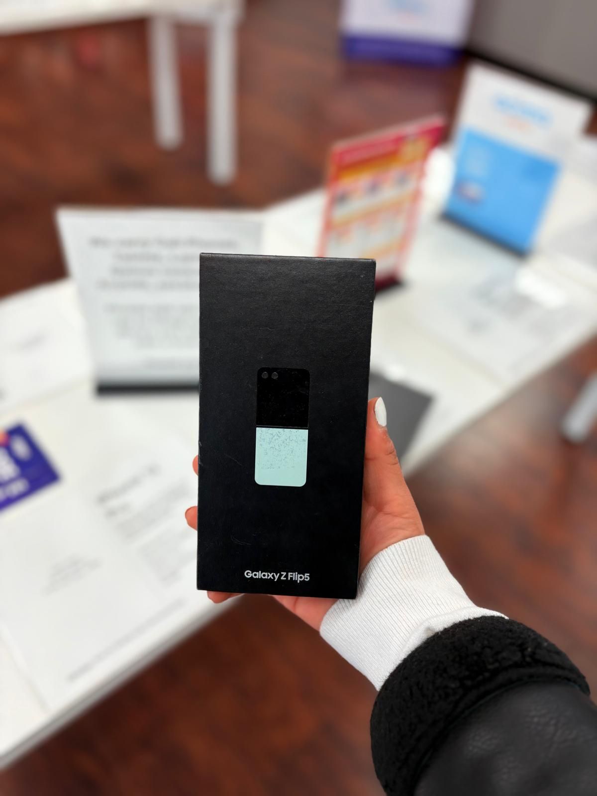 📱 Great Deal! Samsung Galaxy Z Flip 5G 6.7" 256GB Unlocked – Pre-Owned for $149.99!