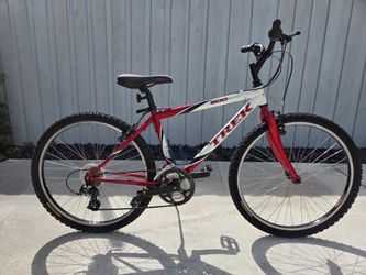 Trek 800 Sport Mountain Bike 26" - Classic Vintage Cruiser
