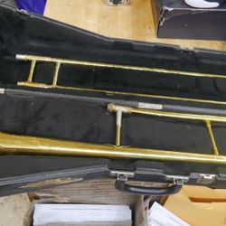 Vintage Conn Trombone  “Director” NEED RESTORATION  USED. PLEASE READ CAREFULLY. HAVE A DINGS, PINGS & SCRAPES. NEED RESTORATION. 