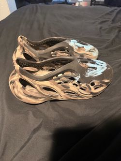 YZY Foam Runner - Size 11