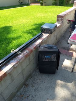 Mitsubishi projector and screen