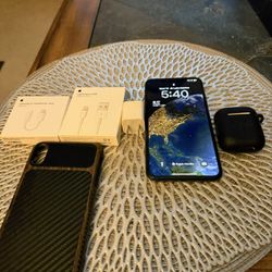iPhone Xsmax 512gb Unlocked  W AirPod V2 And Many Extras See