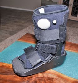 Size Medium Walking Boot. Very Clean. Orthopedic Air Cam Walker. Other Sizes Are Also