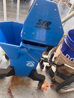 Industrial mop bucket
