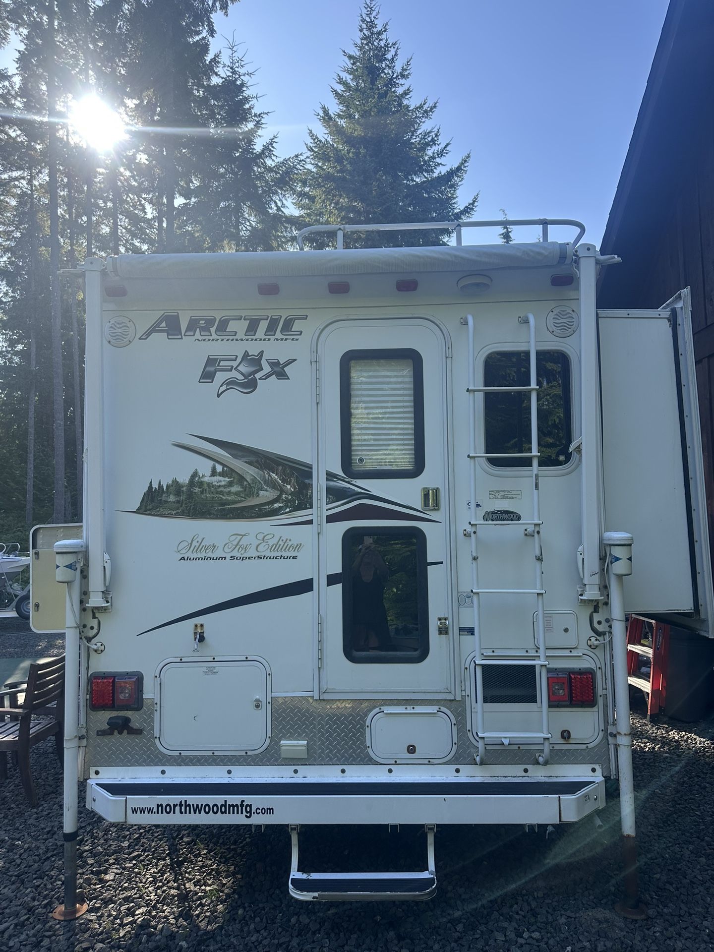 2011 Arctic Fox 811
