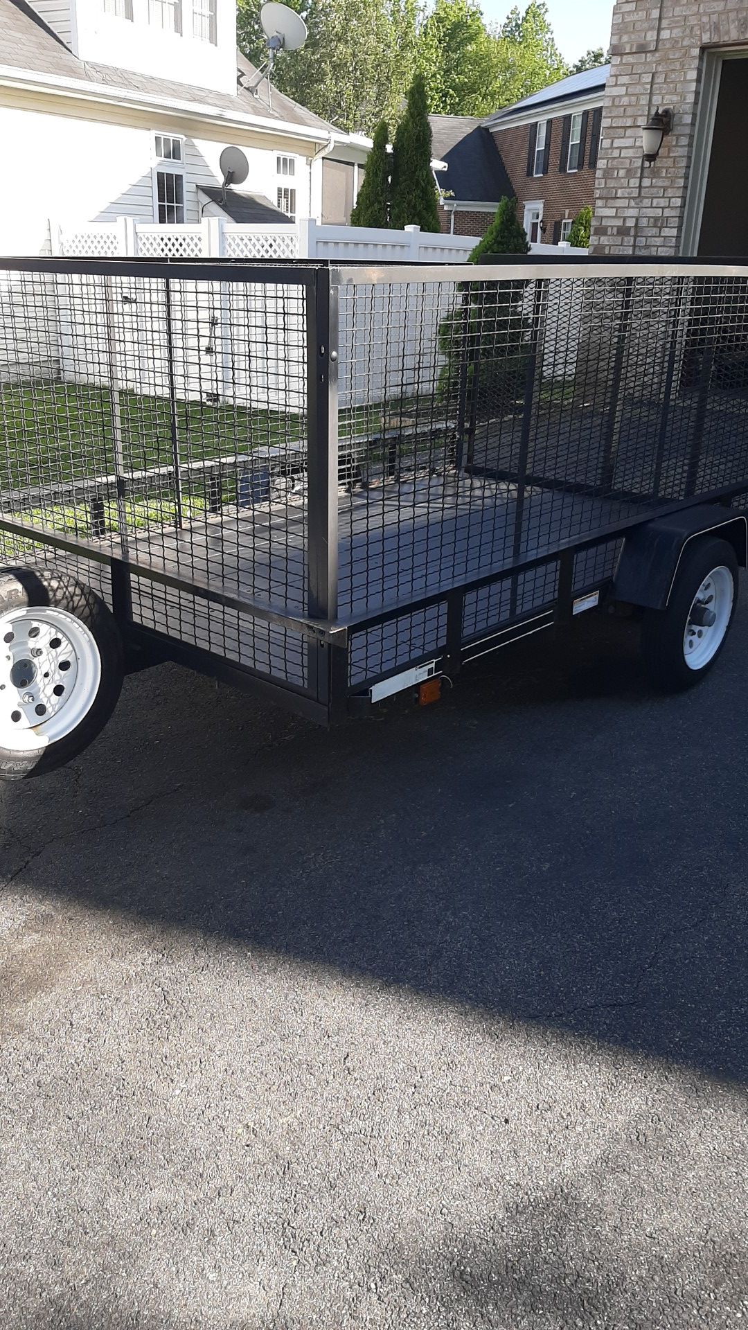 5 /8 Trailer ready to go with title clean {contact info removed}