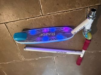 Razor Light-Up Scooter ✨ Like New! LED Deck 🔥
