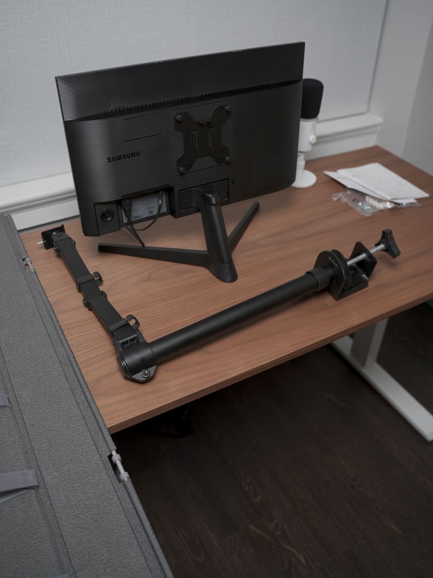 Samsung FHD 22” Monitor w/ Monitor Arm