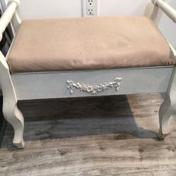 Vintage-Style Storage Bench with Cushion – 26” Wide