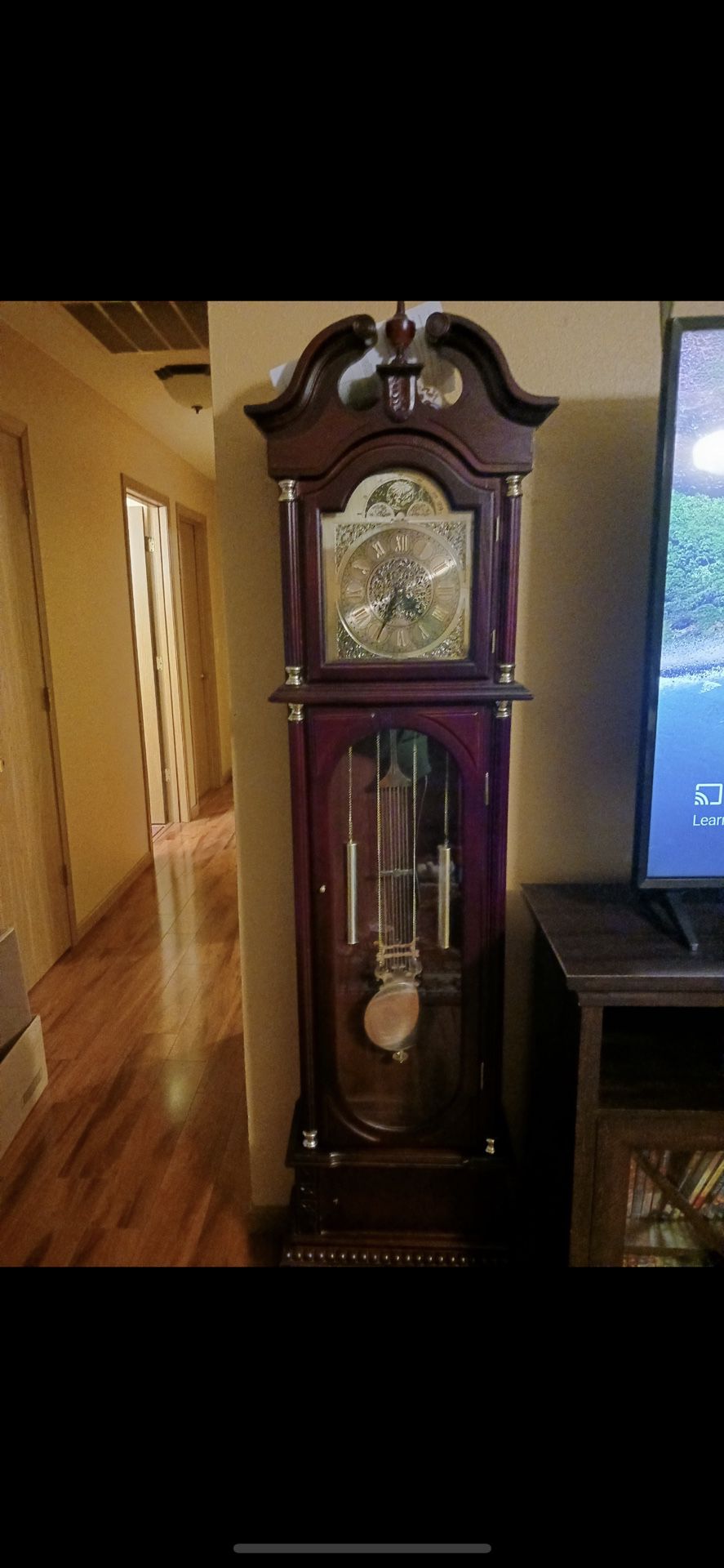 Grandfather Clock Excellent Condition.