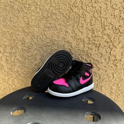 Air Jordan 1 Black And Pink 