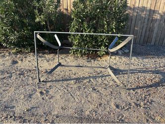 Free metal table