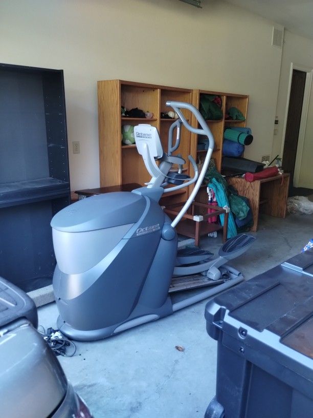 Octane Fitness Elliptical 
